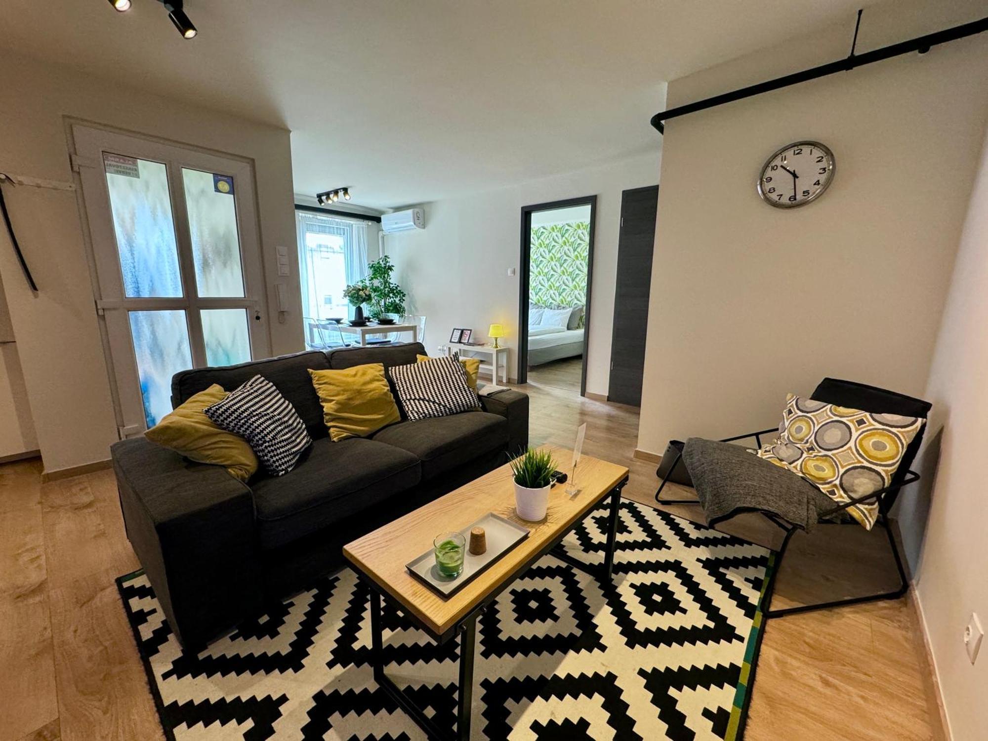 Emerald Apartment Budapest Luaran gambar
